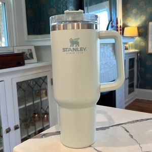 Stanley The Quencher 40 oz baby blue (missing straw)